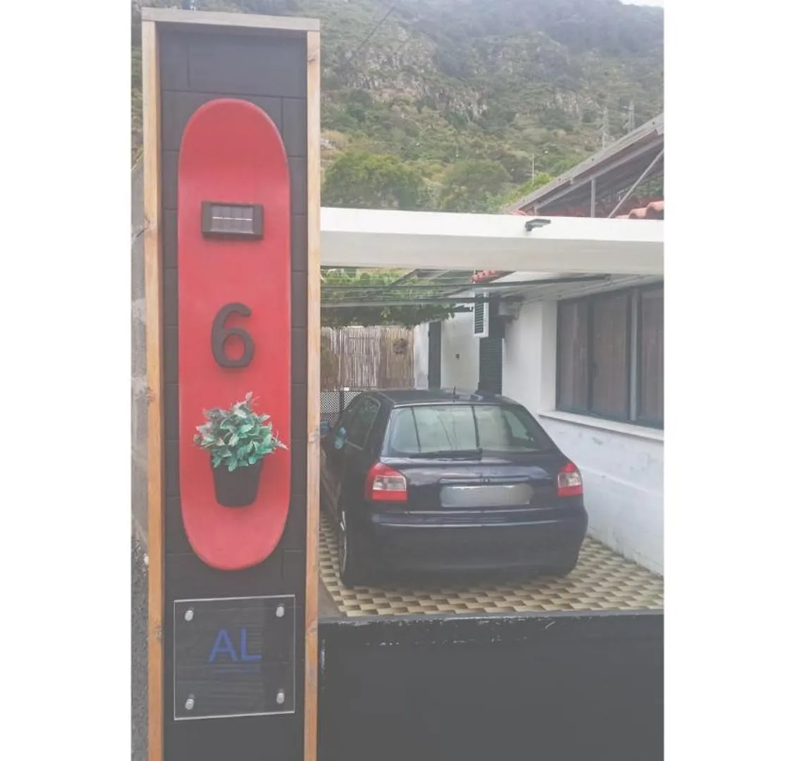 Kanela Guest House B-Side Machico  Machico (Madeira)